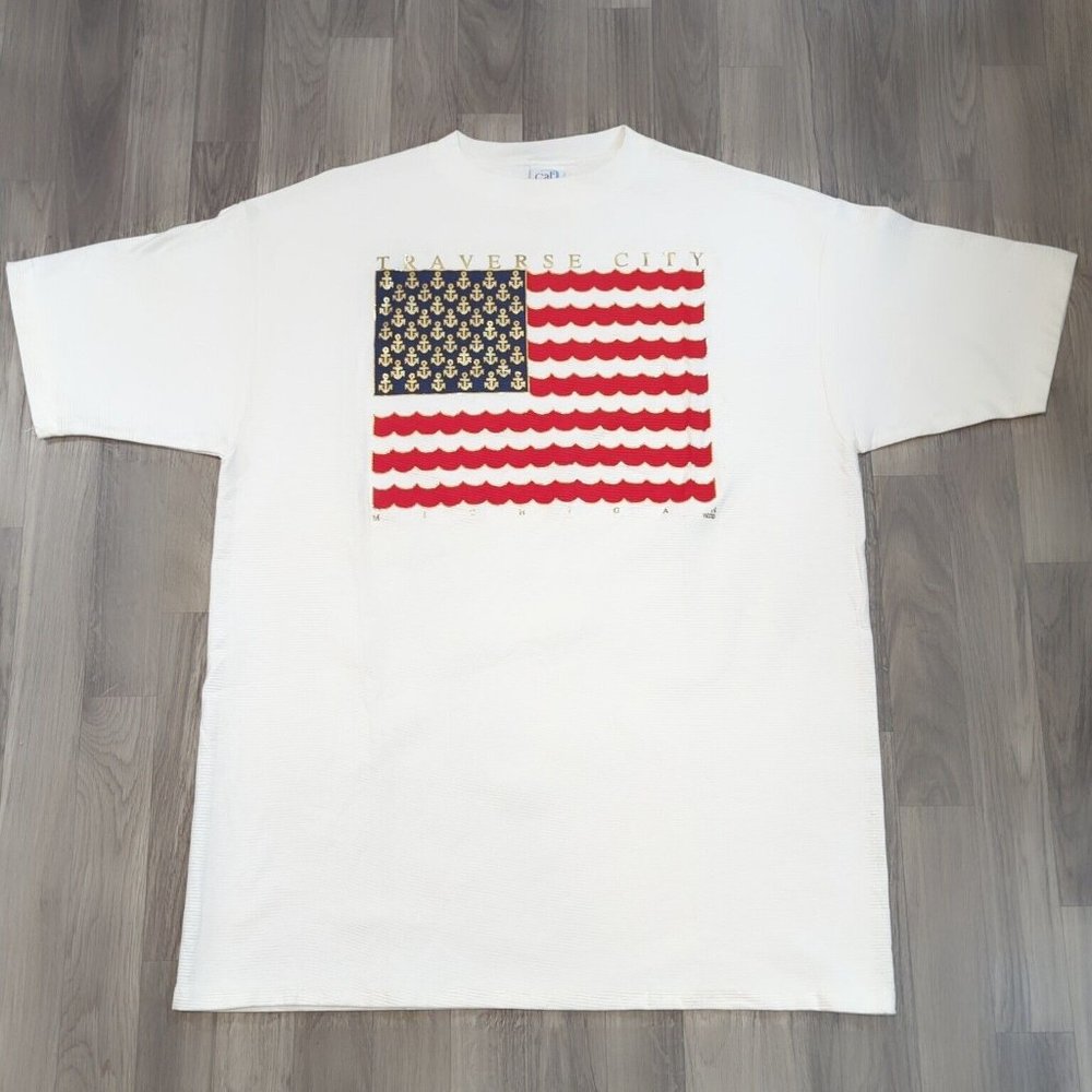 Vintage 90's Traverse City T-shirt American Flag Gold Foil Print Size XL
